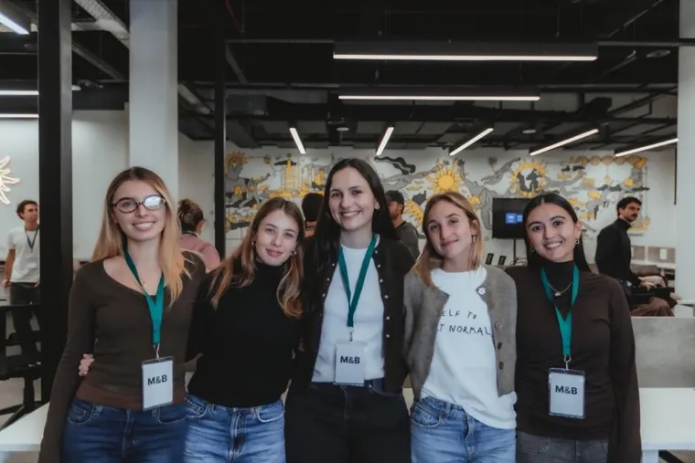 El equipo de UdeSA con su radar de industria