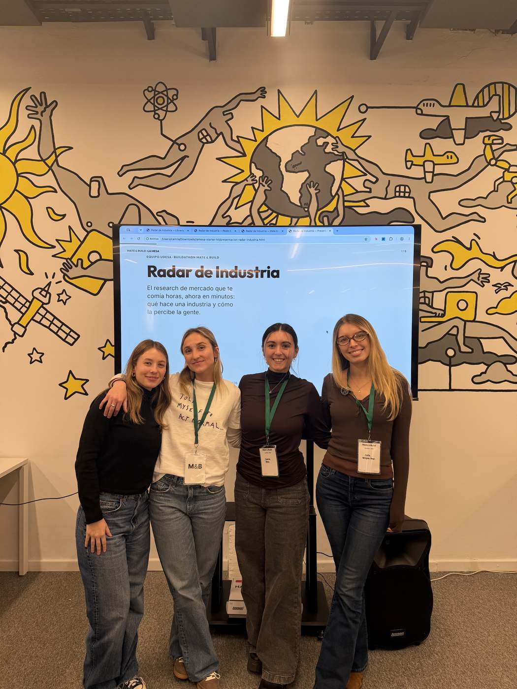 Equipo posando con su build
