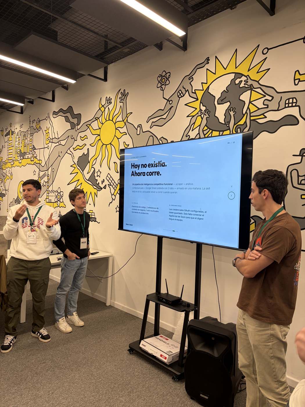 Equipo presentando en La Mesa